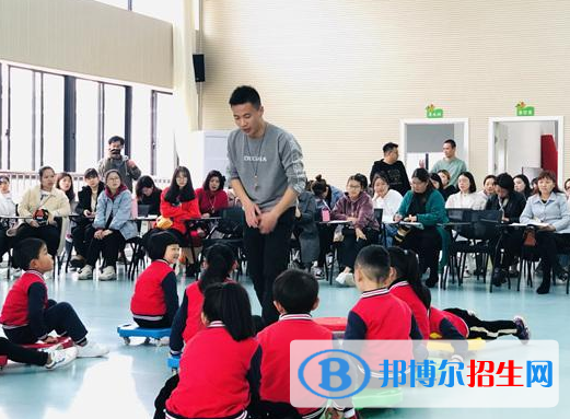 贵州2021年男生可以读幼师学校吗