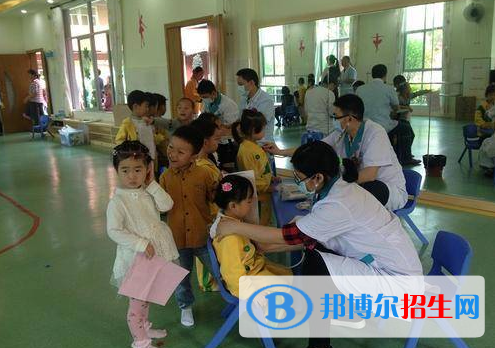 贵州2021年男生在幼师学校学什么好