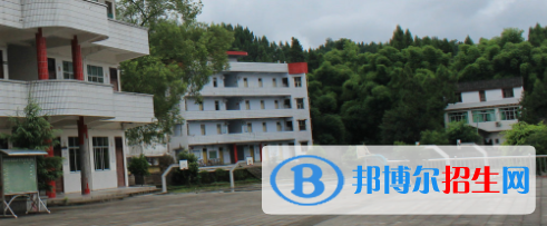四川2022年男生读计算机学校好吗