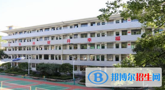 贵州2022年读中专学校要分数吗
