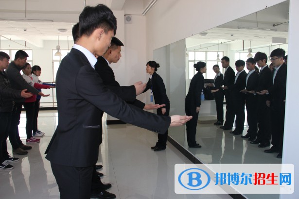 兰州2022年男生读什么航空服务学校好