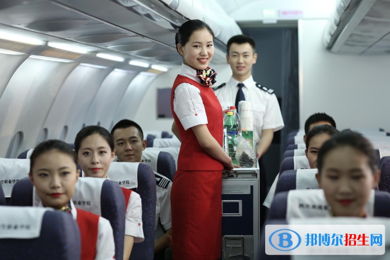 兰州2022年男生读什么航空服务学校