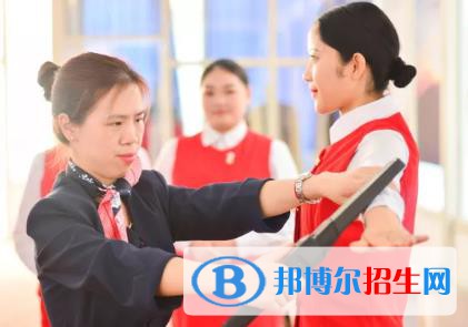 兰州2022年女生读航空服务学校学什么专业好