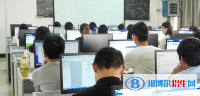 成都2022年女生学计算机学校有前途吗