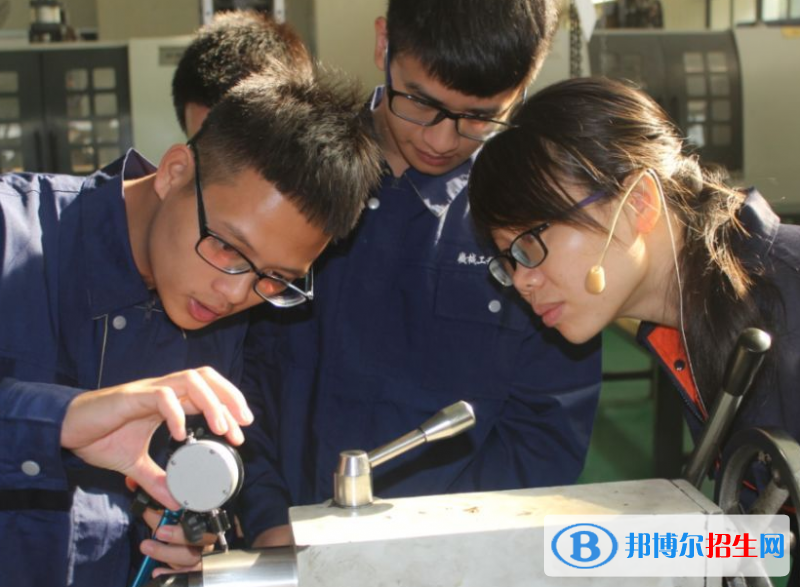 四川2022年男孩子中专学什么好