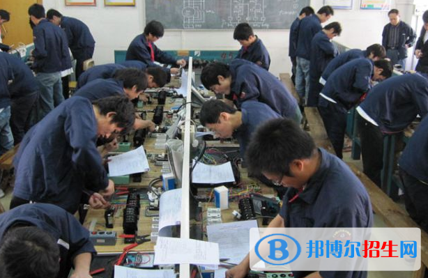 四川2022年男孩子中专读什么专业好