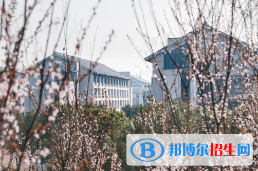 贵阳2022年男孩子上什么中专好