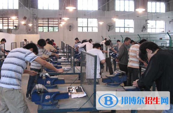 邯郸2022年男生读中专学什么好