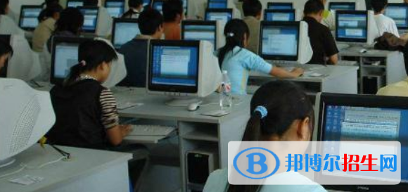 成都2022年计算机学校有女生吗