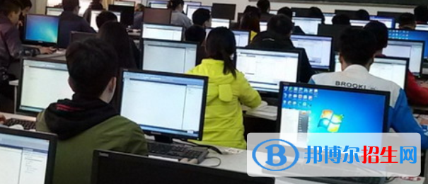 成都2022年女生可以读计算机学校吗