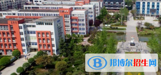 成都铁路卫生学校2022年学费、收费多少