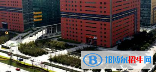 成都2022年初中生能学计算机学校吗