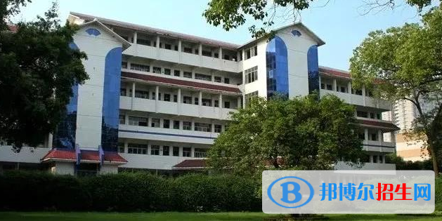 四川2022年读汽修学校要多少钱