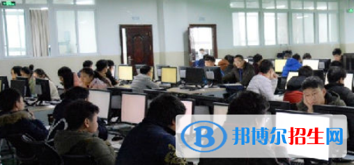 成都2022年男生学什么计算机学校好