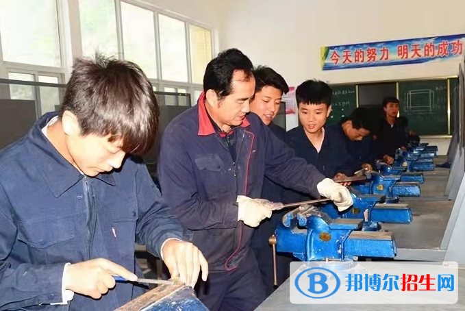 峨边彝族自治县民族职业高级中学2022年有哪些专业