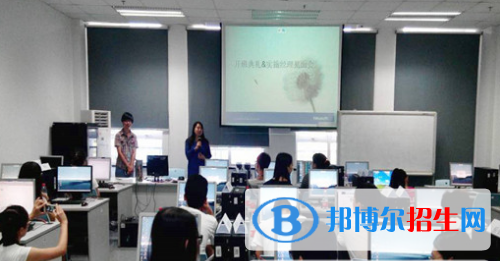 重庆2022女生读电子商务学校学什么专业好