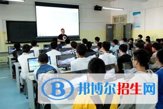 河北2022年计算机学校和中专有哪些区别