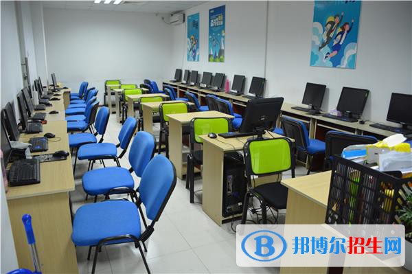 河北2022年读计算机学校一年要多少钱