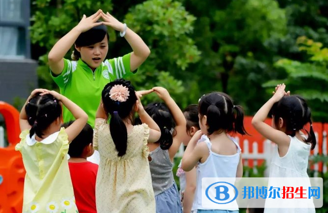 河北2022年女生上幼师学校学什么好