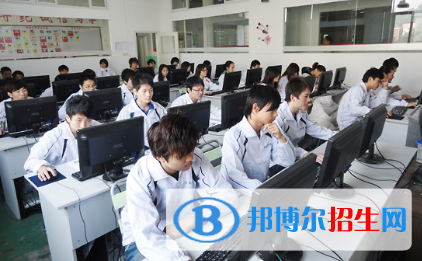河北2022年适合男生的计算机学校专业