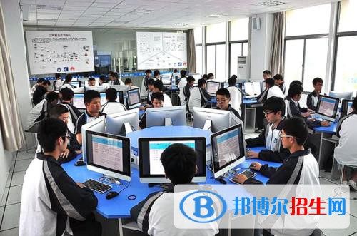 河北2022年男生在计算机学校学什么好