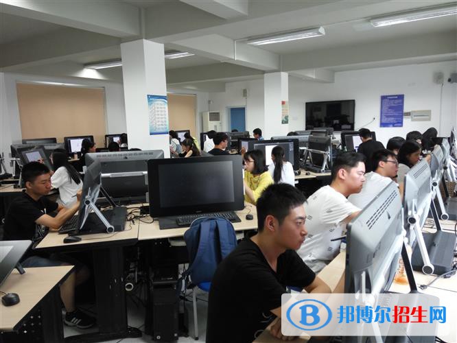 河北2022年男生可以读计算机学校吗