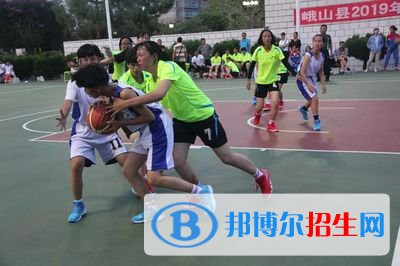 峨山县职业高级中学2022年学费、收费多少