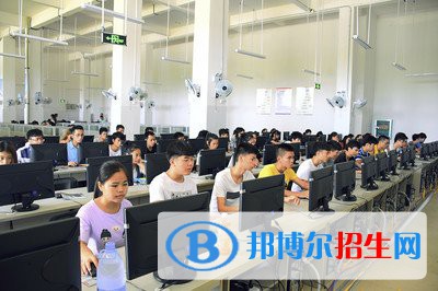 河北2022年女生学什么计算机学校好