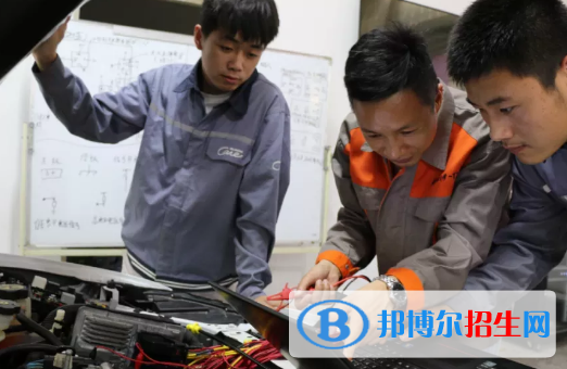贵阳2022年男生读中专学什么好