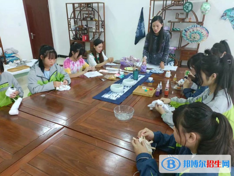 江苏省金山中等专业学校2022年招生办联系电话