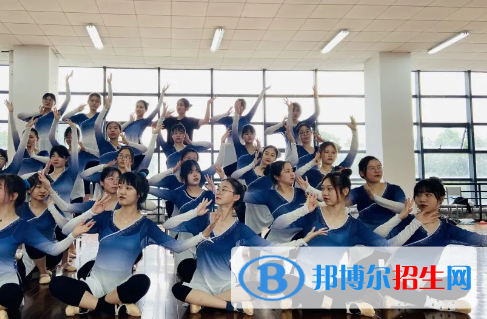 贵阳2022年女生中专学什么专业好找工作