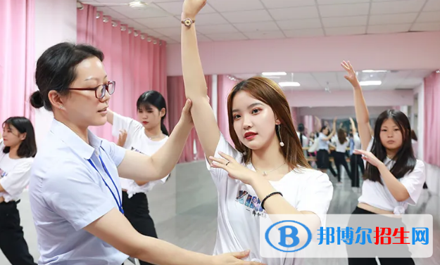 贵阳2022年女孩子读中专读什么好