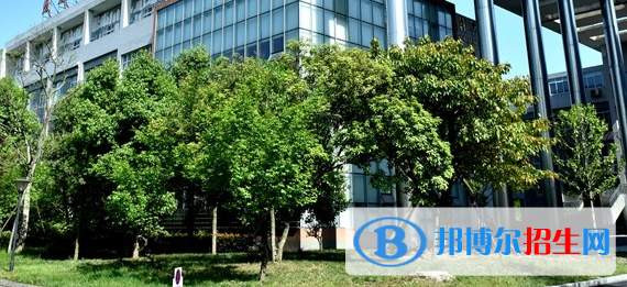 成都技师学院2022年学费、收费多少