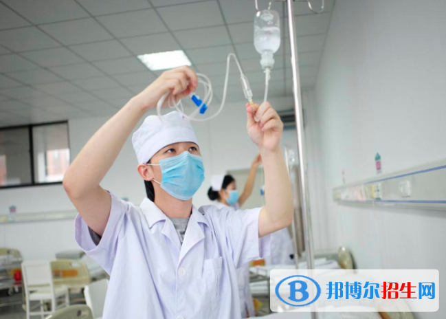 重庆2022年男生读护理学校好吗