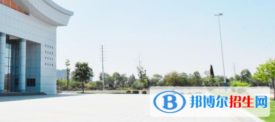四川航天技师学院2022年招生办联系电话