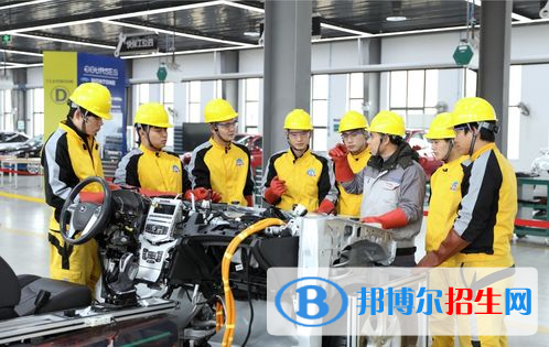 兰州2022年男生在汽修学校学什么好