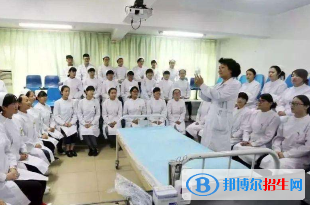 重庆2022年护理学校好还是职高好