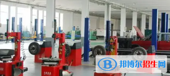 成都2022年女生在汽修学校学什么好