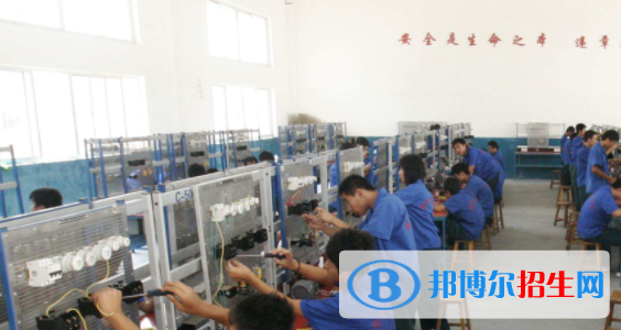 贵州2022年初中生女生读什么电子商务学校好