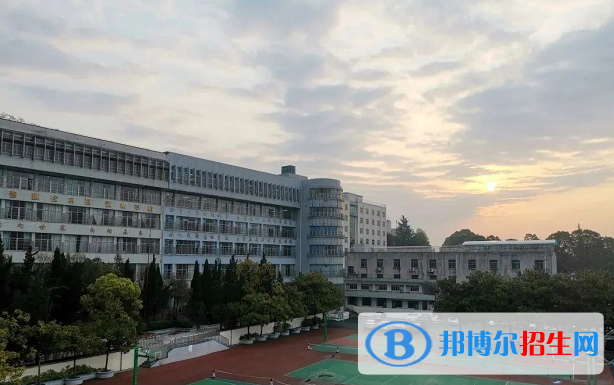 贵州师范大学附属中学2022年招生办联系电话