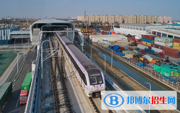河北2022年轨道交通学校好还是职高好