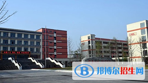 青神中学2022年学费、收费多少