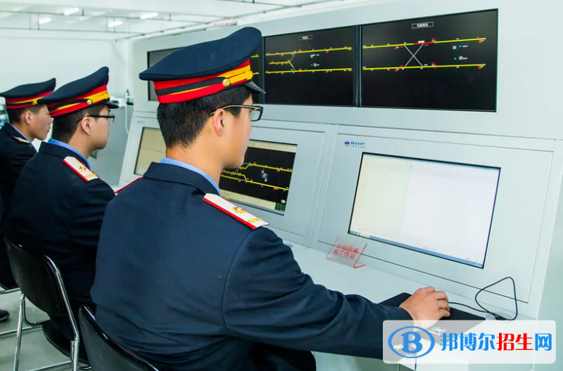 安徽2022年男生在航空服务学校学什么好