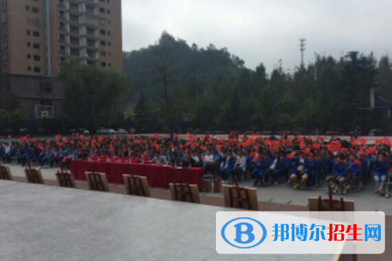 万源市黄钟职业中学2022年学费、收费多少