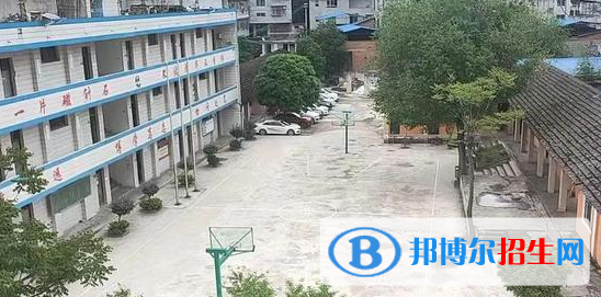 黔东南州凯旋工业学校2022年学费、收费多少