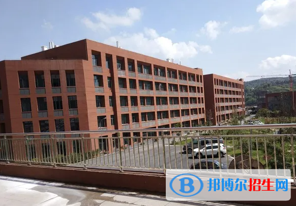 重庆2022年中专好还是建筑学校好
