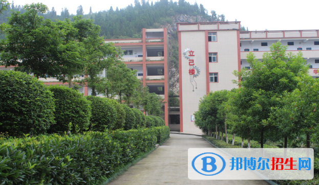 重庆2022年初中生读什么建筑学校最好