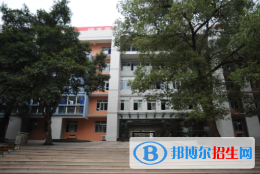 重庆2022年男生在建筑学校学什么好