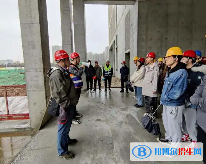 重庆2022年男生读建筑学校怎么样