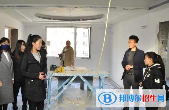 重庆2022年女生上建筑学校学什么好